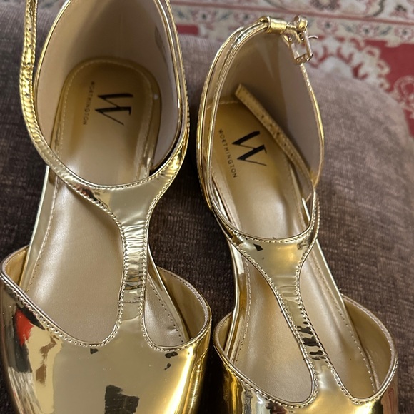 Worthington Gold Pointed Heels - Picture 5 of 10